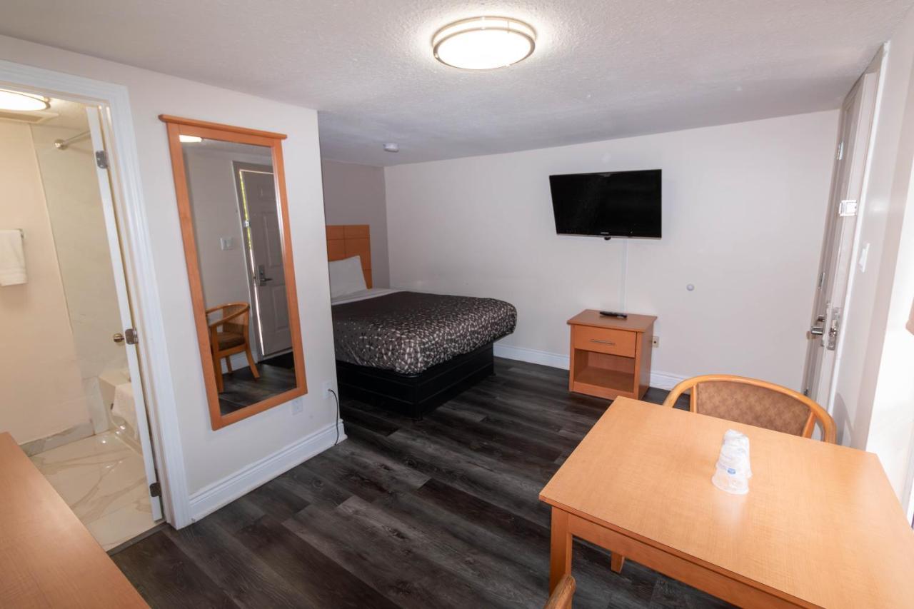 Borden Inn&Suites Angus Buitenkant foto