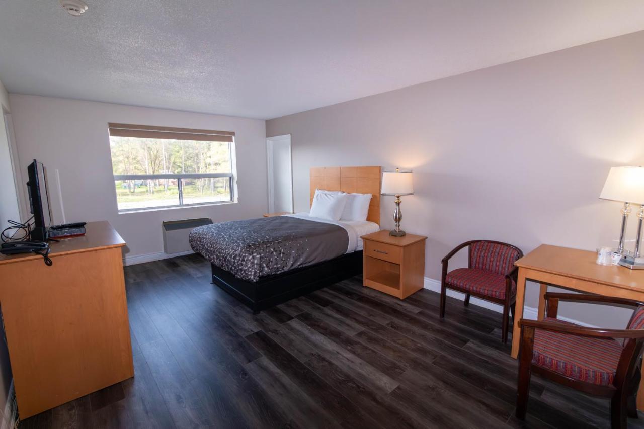 Borden Inn&Suites Angus Buitenkant foto