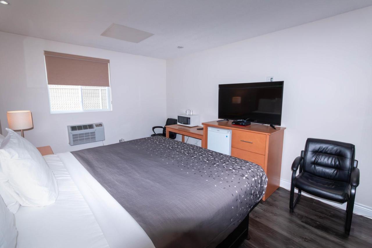 Borden Inn&Suites Angus Buitenkant foto