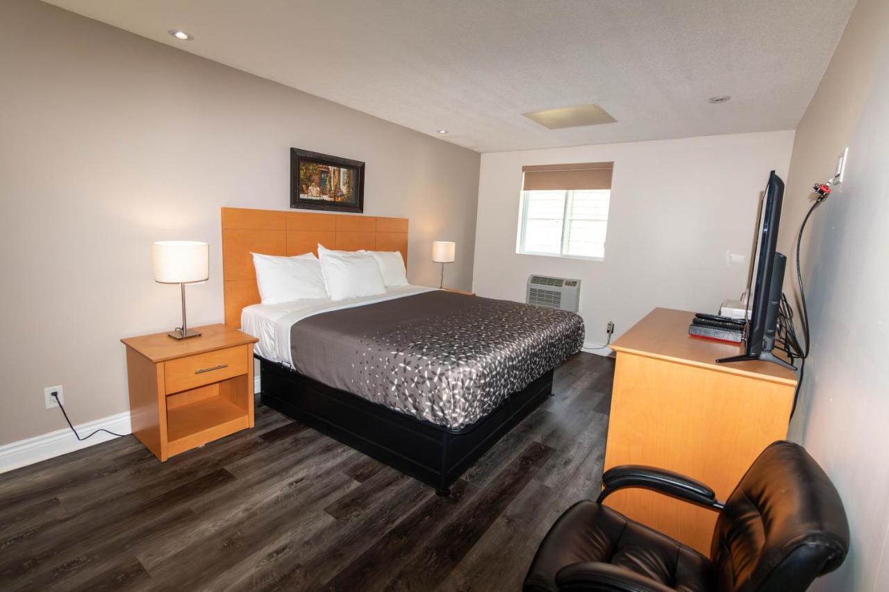 Borden Inn&Suites Angus Buitenkant foto