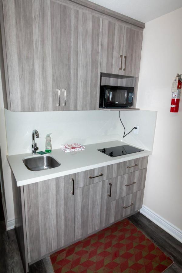 Borden Inn&Suites Angus Buitenkant foto