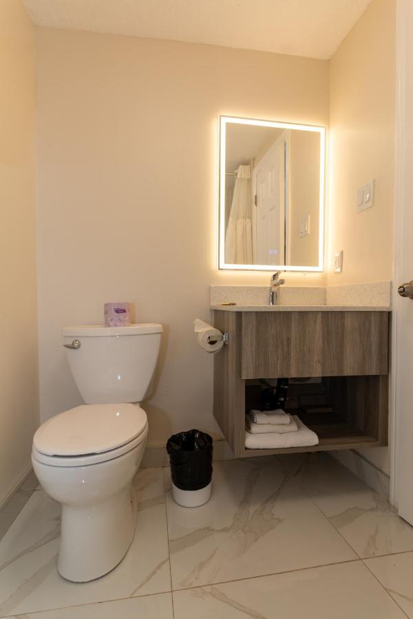 Borden Inn&Suites Angus Buitenkant foto