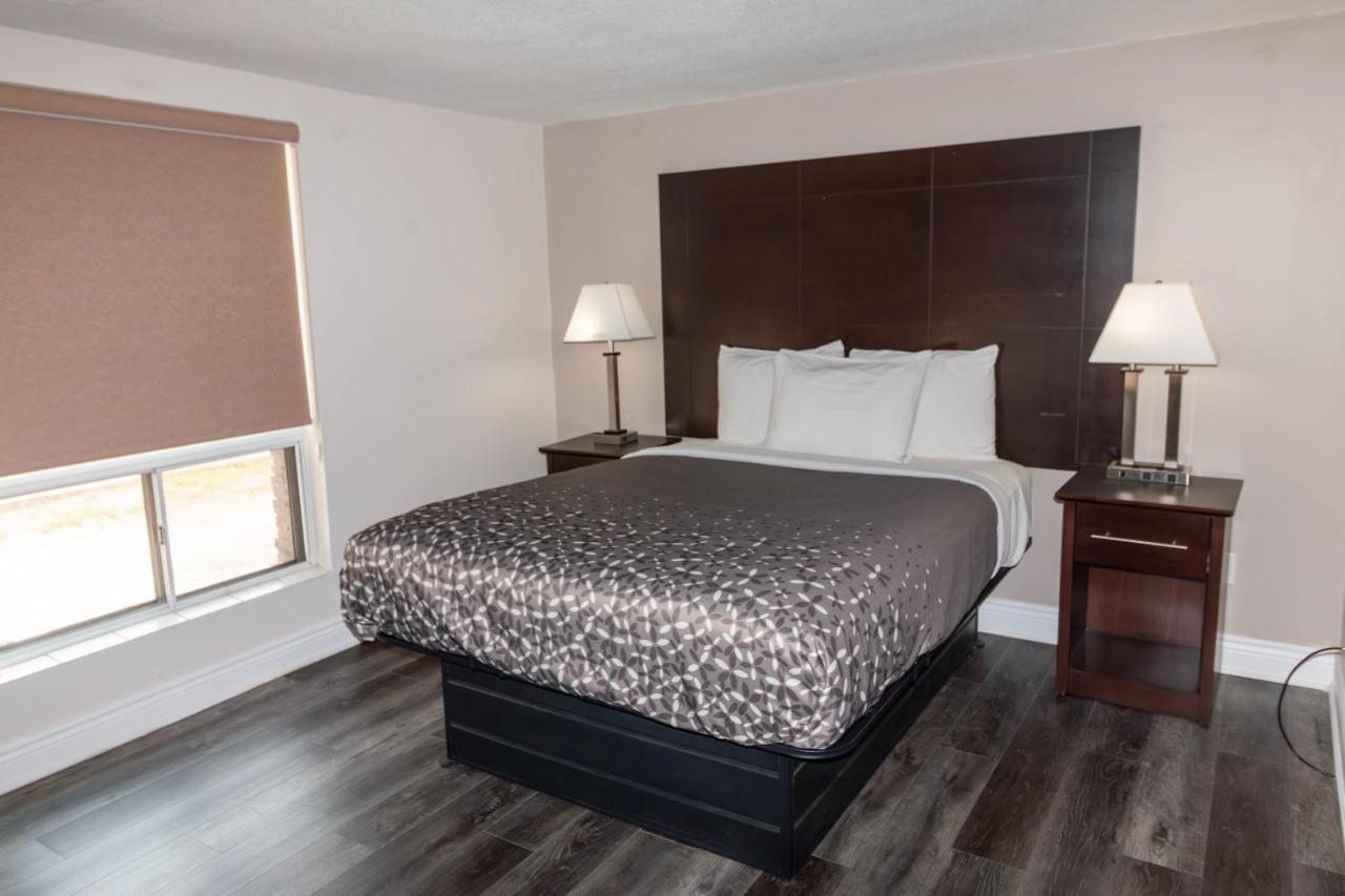 Borden Inn&Suites Angus Buitenkant foto