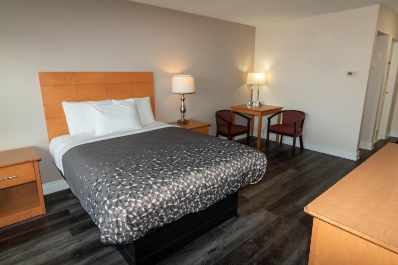 Borden Inn&Suites Angus Buitenkant foto